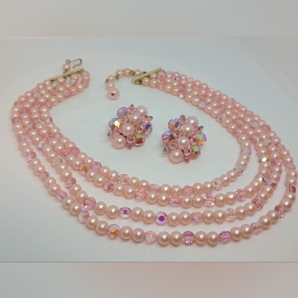 * Vintage Pink Aurora Borealis & Faux Pearl Necklace & Clip On Earrings SET - Picture 2 of 8